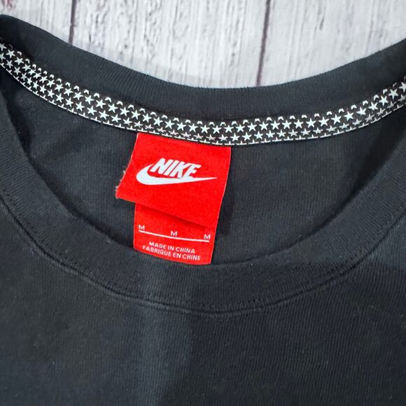 Nike Air Men’s Graphic T-Shirt M Black Back Logo Flag Patch Cotton - Picture 6 of 7